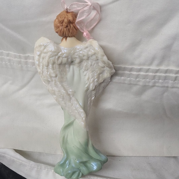 Hallmark Angel of Grace ornament 2005 NIB - Picture 2 of 4